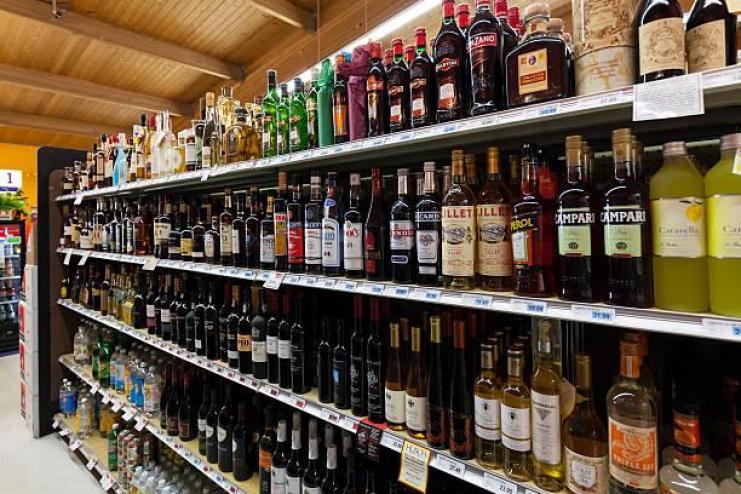 В Кілії судили поціновувача елітного алкоголю, який шість разів крав його в АТБ